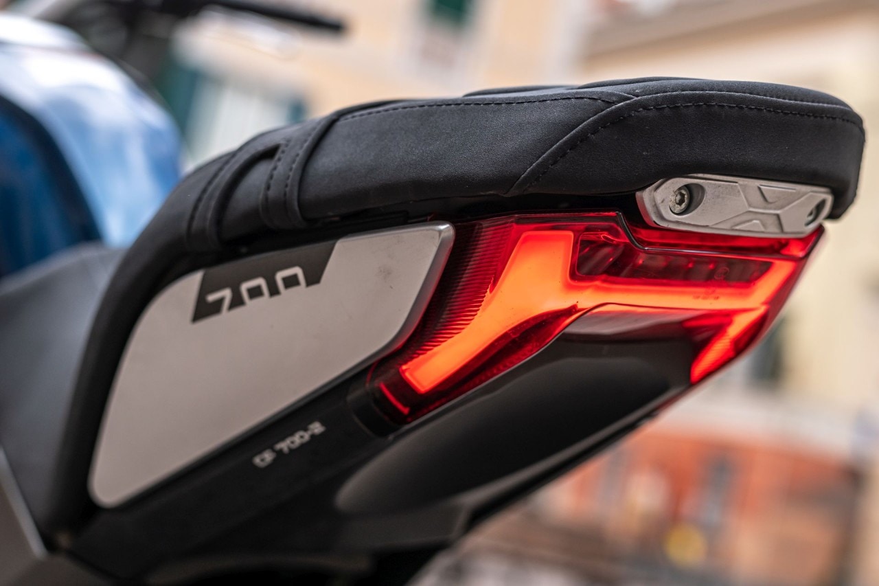 Benelli Leoncino 800 VS CFMOTO 700CL-X Heritage: prova a prendermi!